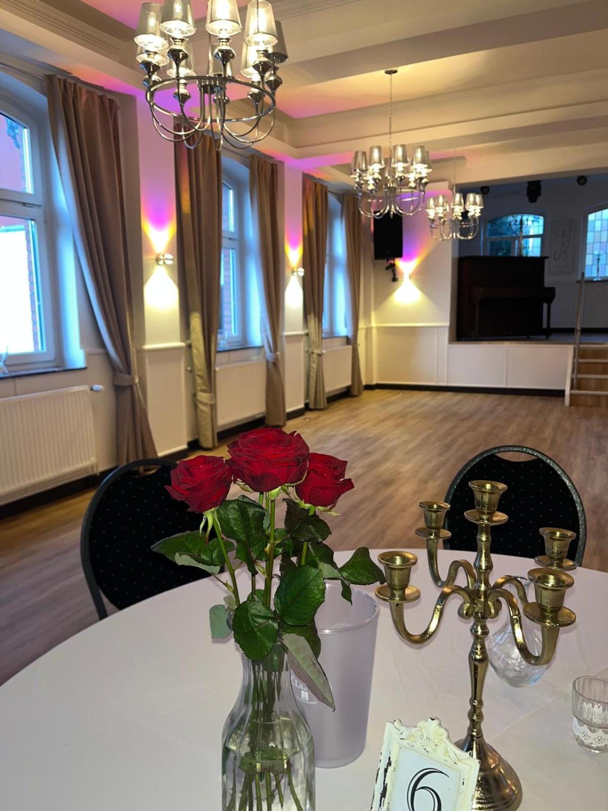 Zur Sonne "Gasthaus-Bar-Events" Poppenhausen Exterior photo